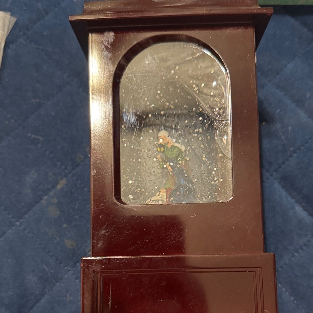 Nativity Scene Music Box****FINAL MARKDOWN**** - Picture 4 of 6